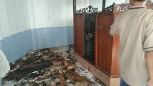 Korsleting Listrik, Plafon Dan Mimbar Masjid Di Tangse Terbakar