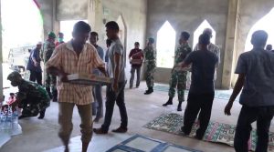 Kodim 0102/Pidie Salurkan Keramik Bantuan Pangdam IM Untuk Lantai Meunasah