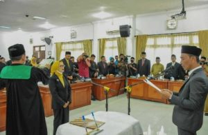 Nurmi Alamsyah Dilantik Sebagai PAW Fraksi Partai Golkar DPRK Bireuen