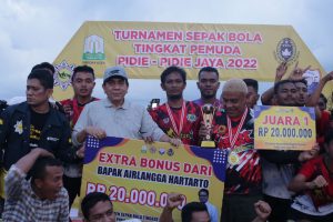 Nurlif Tutup Turnamen Sepak Bola Tingkat Pemuda Pidie-Pijay Yang Digelar Oleh Dispora Aceh Bersama AMPI Aceh
