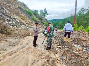Hujan Deras, Dua Titik Ruas Jalan di Kecamatan Dabun Gelang Longsor