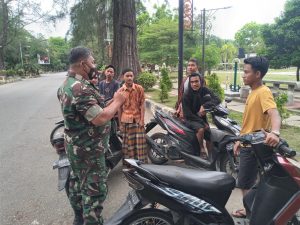 Babinsa Langsa Kota “Beri Pesan Kamtibmas Kepada Remaja Penguna Motor”