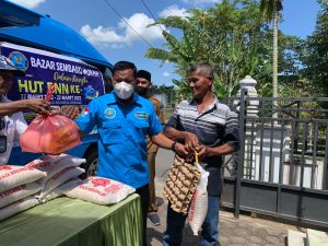 BNN Kota Langsa Bagikan Bazar Sembako Murah