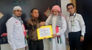 Bank Aceh Syari’ah Cabang Bireuen, salurkan bantuan ke Syeikh Ahmad Muflih Al Qudhah dari Palestina