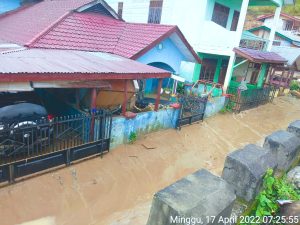 Curah Hujan Tinggi, Luapan Sungai Badak Rendam Empat Rumah Warga