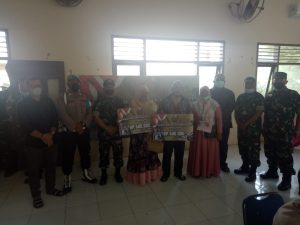Bantuan Tunai Pedagang Kaki Lima, Warung Dan Nelayan (BTPKLWN) Oleh TNI Kepada Warga Masyarakat Di Wilayah KODIM 0103/AUT