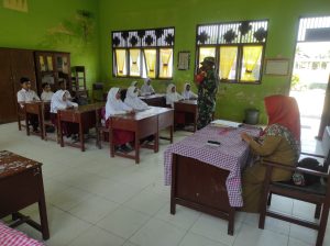 Beri Motivasi dan Semangat Kepada Murid SD, Begini Yang Dilakukan Babinsa Langsa Timur