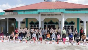 Dikunjungi Kapolres Aceh Tengah, 20 Warga Kurang Mampu di Kebayakan Terima Zakat Penghasilan Personil