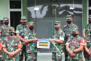 Dandim 0104/Atim Serahkan Bingkisan Dari Kasad