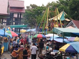 Depan Area Stadion H. Syahadat Desky Diserbu Warga Agara Lebaran H+ 4