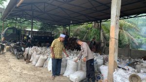 Kanit Binmas Polsek Padang Tiji Tinjau Gudang Pengepul Sawit