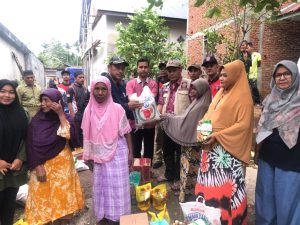 Dinsos Aceh Besar Salurkan Bantuan Untuk Pemilik Rumah Korban Angin Kencang