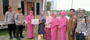 PD Bhayangkari Aceh Dan Cabang Pidie Bantu Rumah Rusak Akibat Angin Kencang