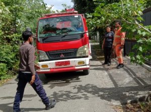 Damkar BPBD Pidie Berhasil Padamkan Kebakaran Rumah Di Sakti