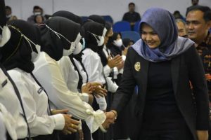 Wakil Bupati Serahkan Perikan SK CPNS dan PPPK Formasi Tahun 2021