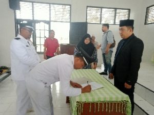 Camat Langsa Timur Hendri Soenandar Lantik PAW Geuchik Matang Ceungai dan Alue Pineung