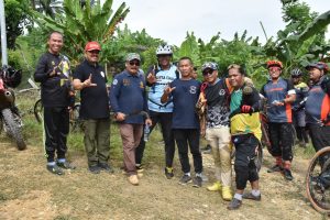 Dandim 0104/Atim Bersama Forkopimda Kota Langsa Gotong Royong Bersihkan Taman Buah