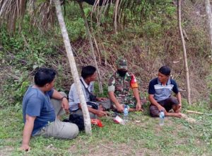 Keakraban Babinsa dengan Warganya, Tumbuhkan Kekompakan dan Kemanunggalan
