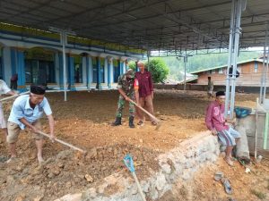 Babinsa 07/Blangjerango Ikut Gotong royong Timbun Tanah Pembangunan Masjid