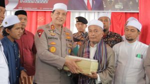 Ke Pidie, Kapolda Aceh Salurkan Bansos untuk Dayah