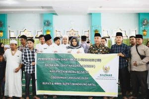 Wakil Bupati Serahkan Zakat, Infaq – Shodaqoh di Masjid Nur-Alannur Panyabungan