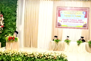 Momen Perpisahan Ini Bikin Baper.. Diwarnai Pamitan Pakai Bahasa Inggris dari Siswi Kls VI, Hingga Baca Puisi Oleh Ketua Depe Yapen Tugu 1001