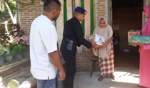 Brimob Kompi 2 Batalyon B Pelopor Satbrimob Polda Aceh Berikan Bantuan di Desa Aramiyah Kec. Birem Bayeun. Kab. Aceh Timur