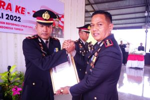 Upacara HUT Ke-76 Bhayangkara Di Polres Pidie, Para Kasat Dan Kapolsek Dapat Penghargaan