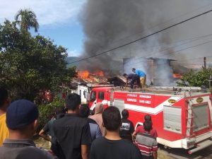 Diduga Arus Pendek, Enam Unit Rumah Hangus Terbakar