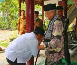 Pj Bupati Pidie Bersilaturahmi Dengan Abu Lamkawe, Pimpinan Dayah Baldatul Mubarakah Al-Aziziyah