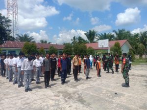 Babinsa Koramil 22/Langsa Barat, Latih Peraturan Baris Berbaris, & Beri Materi Wawasan Kebangsaan, Ke Siswa/i, SMKN 4 Kota Langsa