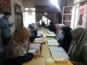 Ibu-ibu Kampung Merah Mersa Ikut Pengajian Rutin Seminggu Dua Kali