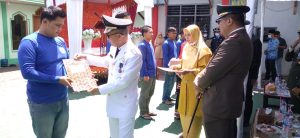 Bupati Menyerahkan SK Remisi Kepada Warga Binaan Lapas Kelas IIB Kualasimpang
