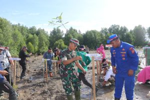 Dandim 0104/Atim Hadiri Kegiatan Penghijauan Menanam Pohon Mangrove di Kota Langsa