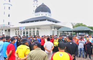 Jum’at Bersih, Pj Bupati Pidie Gerakkan Gotroy Massal Di Masjid Abu Beureu’eh Dan Pasar Beureunuen