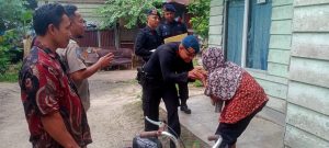 Brimob Kompi 2 Batalyon B Pelopor Satbrimob Polda Aceh Salurkan Bantuan Ke Gampong Lengkong Kec. Langsa Baro Pemko Langsa