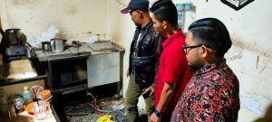 Damkar BPBD Pidie Padamkan Kebakaran Di Warkop Meusapat Sigli