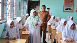 Gencar Cegah Stunting, Puskesmas Lakukan Penyuluhan di SMAN 1 Baktiya Barat