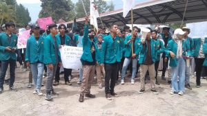 Ratusan Mahasiswa Sampaikan Orasi di Gedung DPRK Gayo Lues, Tolak Kenaikan Harga BBM