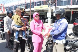Terdampak Penyesuaian Harga BBM, Polres Pidie Salurkan 350 Paket Bansos Untuk Masyarakat