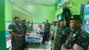 Kunjungi Personil Sakit, Dandim 0103/Aut Berikan Motivasi dan Semangat