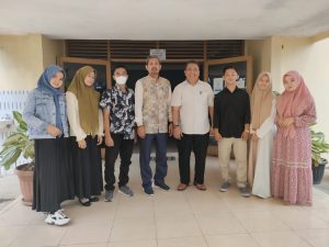 Mahasiswa FEBI IAIN Langsa Terima kado perpisahan dari Kesbangpol