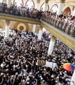 Ribuan Warga Datang Ke Pemakaman dan Melayat Ke Kediaman Almarhum Abu Tumin