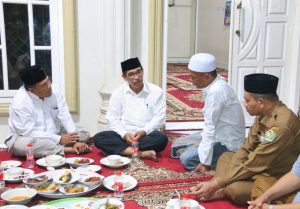 Pj Bupati Bersama Sekda Pidie Takziah Ke Kediaman Alm Abu Tumin