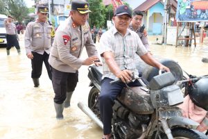 Kapolres Aceh Utara Peduli Korban Banjir, Berikan Bantuan dan Evakuasi Warga