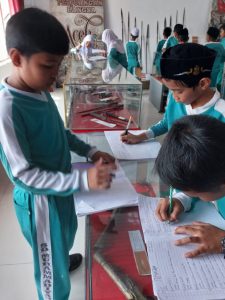 Seratusan Siswa – Siswi SD 2 Muhada Kunjungi Museum Kota Langsa
