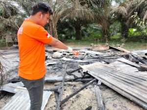 Polisi Olah TKP Semburan Api Sumur Minyak Seuneubok Lapang