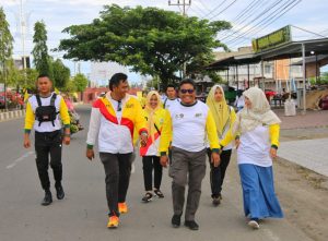 Pj Bupati Pidie Lepas Peserta Jalan Sehat HUT Ke-58 Golkar