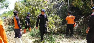 Aksi Cepat Tanggap Brimob Kompi 2 Batalyon B Pelopor Melaksanakan Evakuasi Bencana Longsor