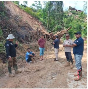 Pj. Walikota Langsa Atasi Tanah longsor dan Bantu Korban Banjir